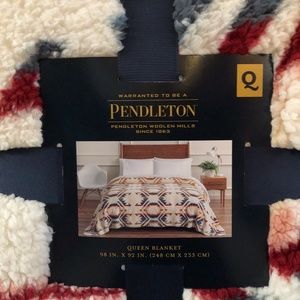 Pendleton Woolen Mills - Queen Blanket - Sherpa Fleece